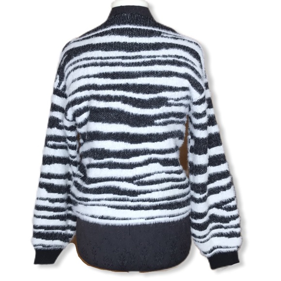 Blashe Zebra Print Eyelash Crew Neck Sweater - Picture 7 of 8